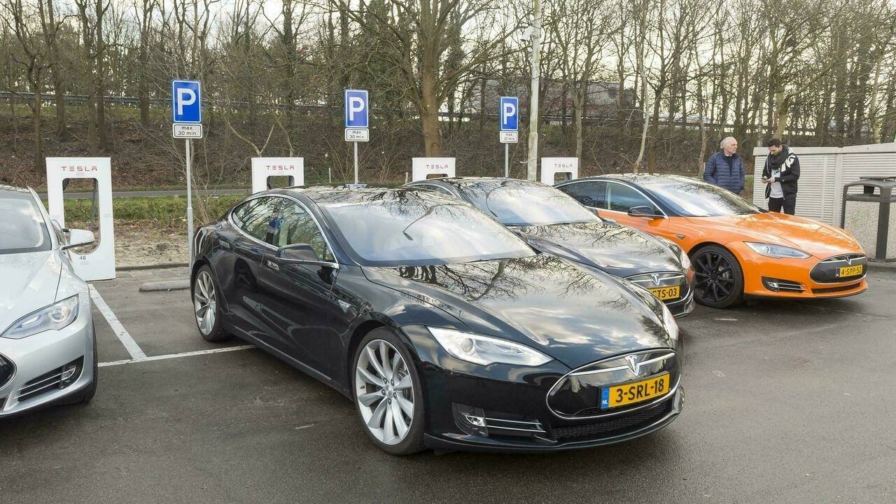 Dutch lead charge for electric powered car or truck stations