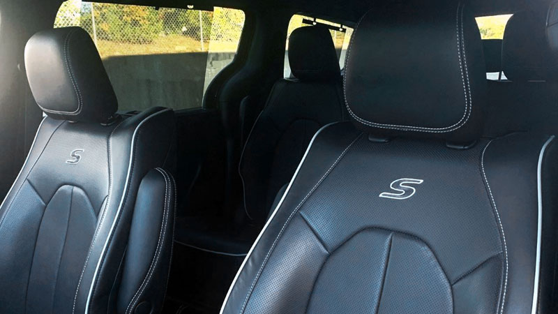 2023 Chrysler Pacifica front row seats