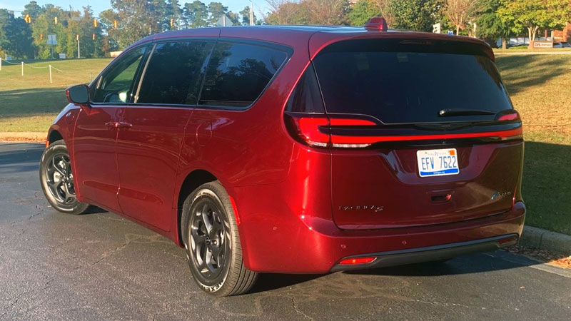 2023 Chrysler Pacifica rear